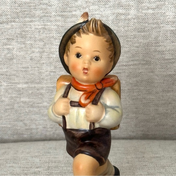 School Boy - Goebel M. I. Hummel Figurine #82 2/0 TMK6 - Picture 5 of 13